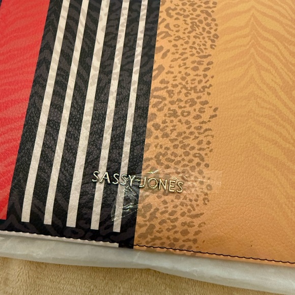 Sassy Jones Red and Black Geometric Clutch NWT - Picture 3 of 4